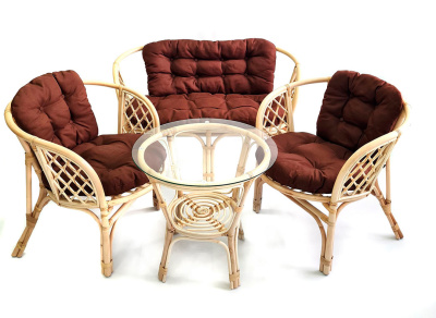 Комплект Багама с диваном и коричневыми подушками. Фото