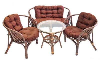 Комплект Багама с диваном и коричневыми подушками. Фото