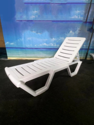 Шезлонг пляжный с подушкой (Белоруссия). Фото